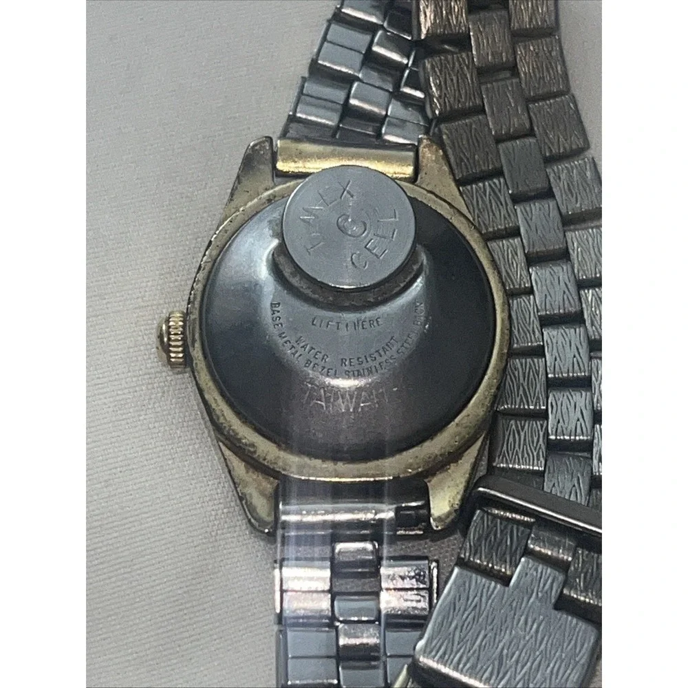 Vintage Timex Electric Ladies Watch Analog‎ Gold Tone Wrist Tested Needs Battery